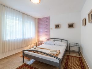 23743937-Ferienwohnung-3-Premantura-300x225-4