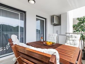 23750454-Ferienwohnung-6-Premantura-300x225-1