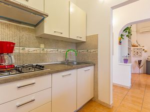 23756108-Ferienwohnung-4-Premantura-300x225-3