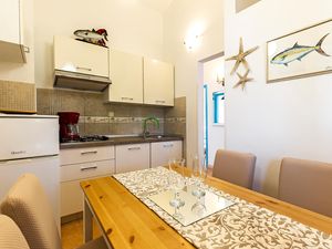 23756108-Ferienwohnung-4-Premantura-300x225-4