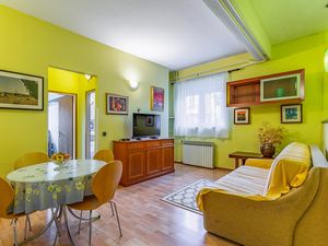 23757972-Ferienwohnung-4-Premantura-300x225-2