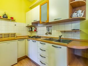 23757972-Ferienwohnung-4-Premantura-300x225-5