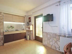 23580211-Ferienwohnung-2-Premantura-300x225-3