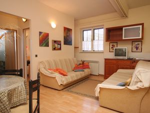 23926650-Ferienwohnung-5-Premantura-300x225-1