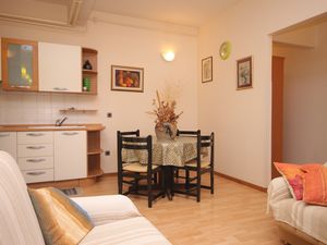 23926650-Ferienwohnung-5-Premantura-300x225-3