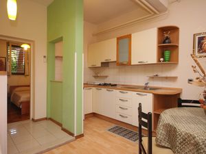 23926650-Ferienwohnung-5-Premantura-300x225-4