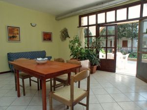 23926651-Ferienwohnung-4-Premantura-300x225-3