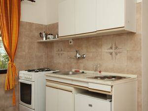 23929802-Ferienwohnung-5-Premantura-300x225-3