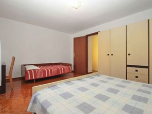 23892626-Ferienwohnung-3-Premantura-300x225-5