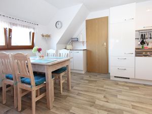 23882091-Ferienwohnung-3-Prerow-300x225-5