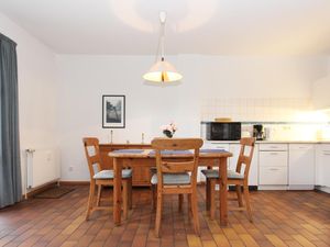 23882324-Ferienwohnung-4-Prerow-300x225-3