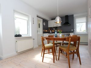 23885857-Ferienwohnung-4-Prerow-300x225-2