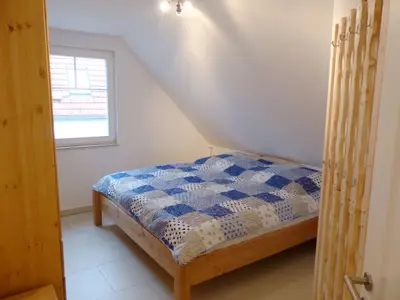 Schlafzimmer mit Doppelbett