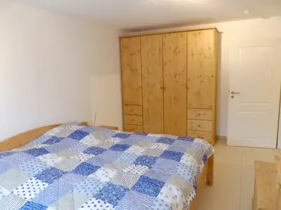 Schlafzimmer mit Doppelbett