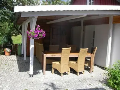 Außenterrasse überdacht mit bis zu 20 Sitzplätzen Sitzplätzen