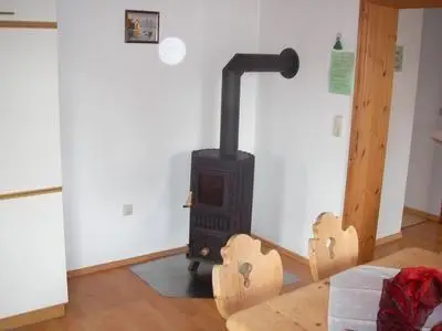 Kaminofen in der Küche heizt die ganze Ferienwohnung