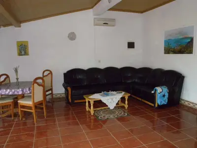 Ferienwohnung für 8 Personen (100 m²) in Pridraga 10/10