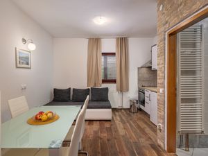 18697777-Ferienwohnung-3-Pridraga-300x225-1