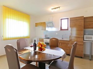 18689788-Ferienwohnung-5-Pridraga-300x225-3