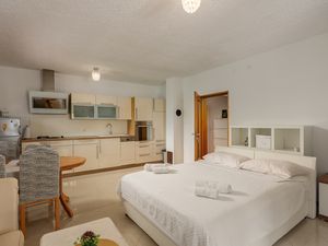 23690951-Ferienwohnung-2-Pridraga-300x225-5