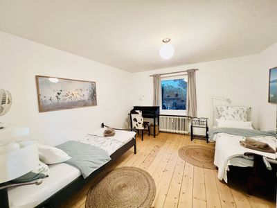 Schlafzimmer 2 mit Bett & Schlafcouch