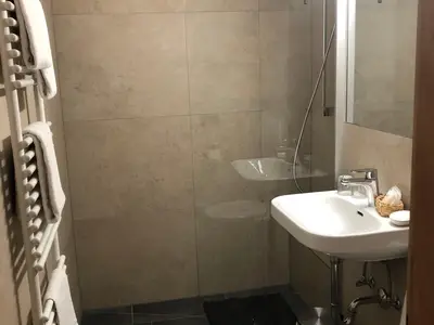 Bad/begehbare Dusche