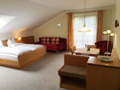 Gästehaus Bauer_Beispiel_35qm_Wohn_Schlafbereich.jpg