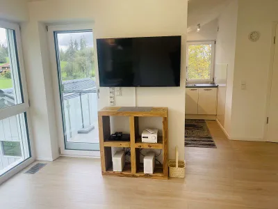 Blick zur Küche und Balkon