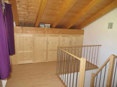 Schlafbereich Schrank Ferienwohnung Lackerschmid
