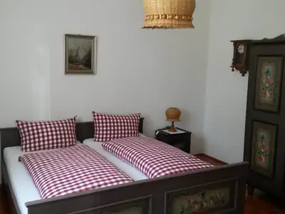 Schlafzimmer 2 Ferienwohnung Zäch