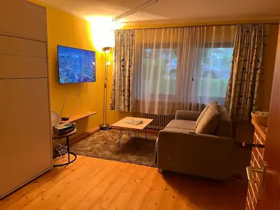 Schrankbett + Wohnbereich