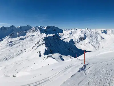 Skifahren und Berge ganz nah