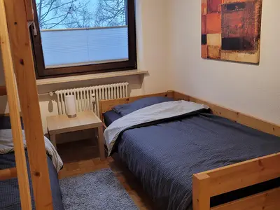 Hochbett und Einzelbett Kinderzimmer