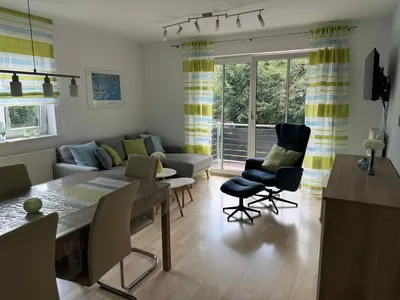 Wohnzimmer_Balkon_HD-TV_Mag.One