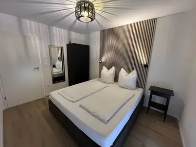 Schlafzimmer 1