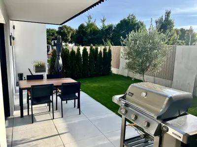 Westterrasse mit Grill