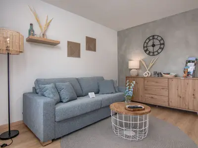 wohnzimmer mit schlafcouch
