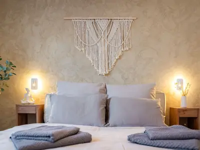 Schlafzimmer mit Sahara-Spachteltechnik