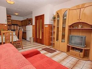 23033329-Ferienwohnung-5-Prigradica-300x225-5