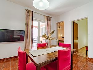 18693152-Ferienwohnung-4-Prigradica-300x225-2