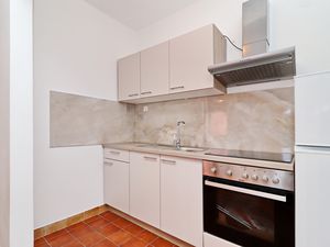 18693152-Ferienwohnung-4-Prigradica-300x225-5