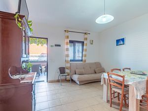 18321457-Ferienwohnung-4-Prigradica-300x225-4