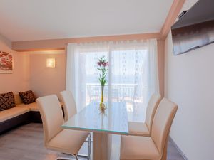 23720554-Ferienwohnung-3-Prigradica-300x225-3