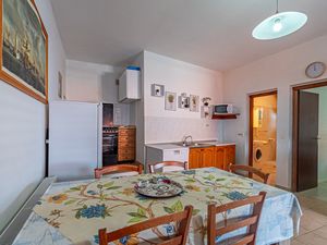 18321457-Ferienwohnung-4-Prigradica-300x225-3