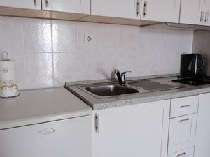 23568270-Ferienwohnung-2-Prigradica-300x225-1