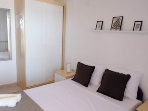 23568270-Ferienwohnung-2-Prigradica-300x225-3