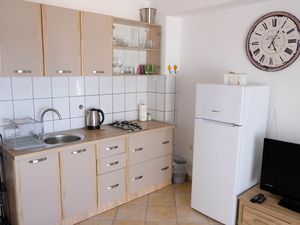 23568272-Ferienwohnung-4-Prigradica-300x225-3