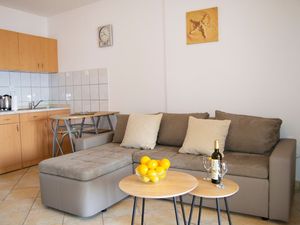 23568267-Ferienwohnung-4-Prigradica-300x225-1