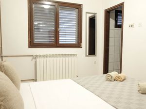 23568267-Ferienwohnung-4-Prigradica-300x225-3