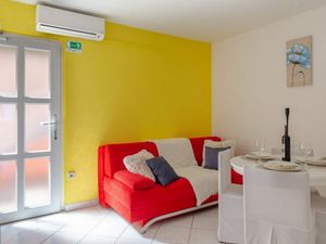 23921410-Ferienwohnung-4-Prigradica-300x225-1